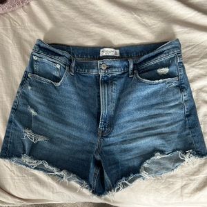 Abercrombie 4” mom short
